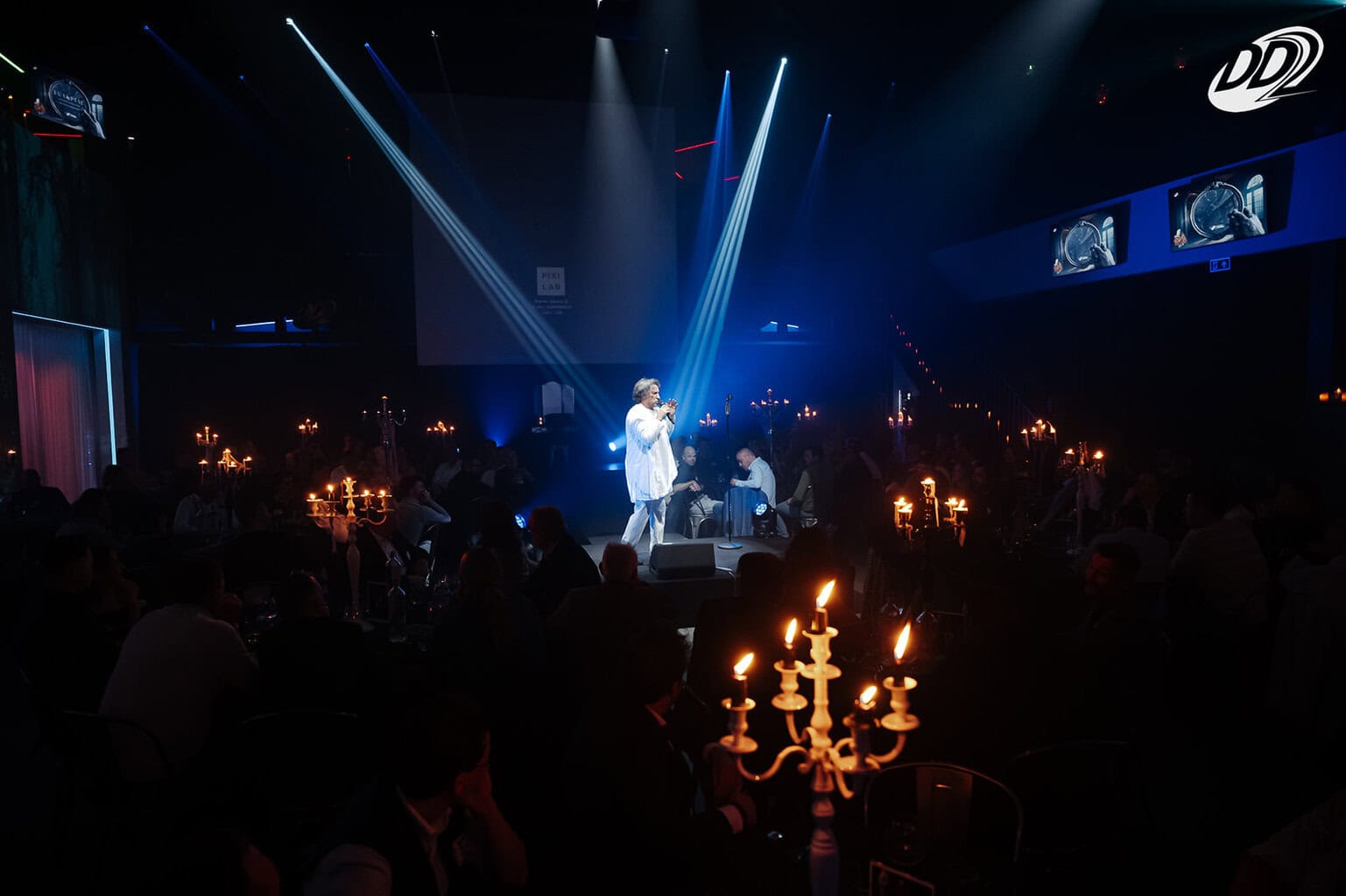 Main Room - Entertainment - Singer